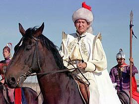 Кирсан Илюмжинов на коне. Фото: ИТАР-ТАСС (с)