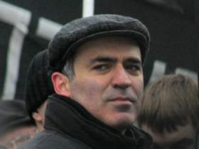 Гарри Каспаров на "Марше несогласных" в Москве 24 ноября. Фото Дмитрия Борко.