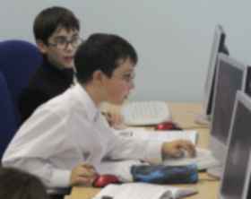 Компьютеры в школе. Фото с сайта http://fmimg.finmarket.ru/
