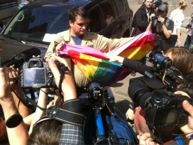Задержание ЛГБТ-активиста. Фото из "Твиттера" Рустема Адагамова