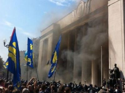 Протестующие у здания Верховной Рады. Фото: unian.ua.