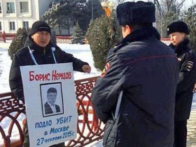 Журналист Виталий Кадаев на пикете памяти Немцова. Фото: "Кавказский узел"