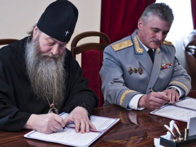 Соглашение между епархией РПЦ и управлением ФСБ. Фото: Pravkarasuk.ru