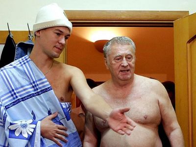 Михаил Дегтярев и Владимир Жириновский в бане. Фото: pbs.twimg.com