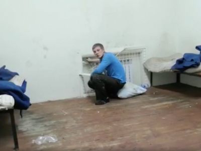 Иван Вшивков в отделе полиции. Кадр из видео телеканала "Каскад"