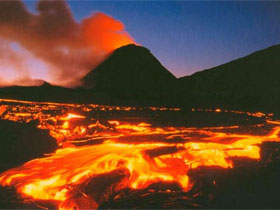 Извержение вулкана. Фото с сайта www.ratanews.ru