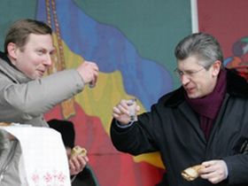 Губернатор и мэр Волгограда. Фото с сайта V102.Ru