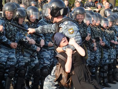 Разгон демонстрантов на Болотной площади 6 мая. Фото: 018.ru
