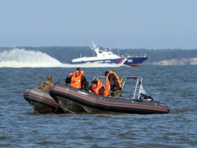 Лодка пограничников. Фото: РИА "Новости"