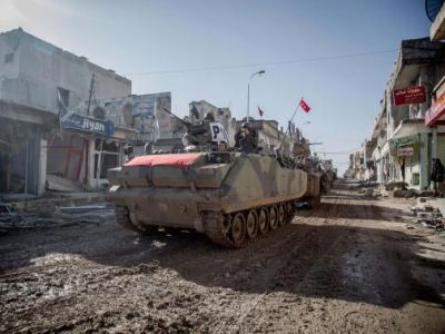 Турецкие танки на севере Сирии в городе Кобани возвращаются после проведения военной операции 22 февраля 2015 г. Фото: REUTERS/Mursel Coban/Depo Photo