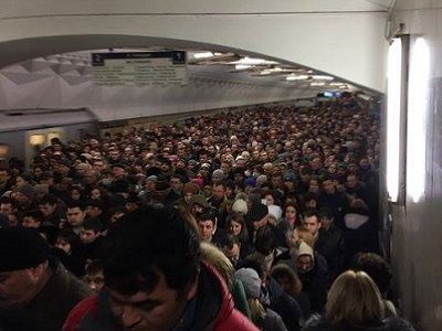 Московское метро, давка на "Тульской", 8.2.16. Публикуется в блоге Константина Янкаускаса