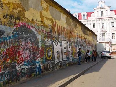 Стена Виктора Цоя. Фото: Shablin.spb.ru