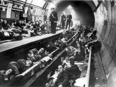 Бомбоубежище в Лондонском метро, 1940. Публикуется в www.facebook.com/carina.cockrell