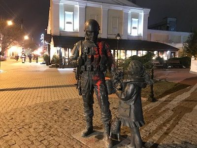 Памятник "вежливым людям" в Крыму. Фото: topwar.ru