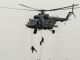 Военнослужащие десантируются с вертолета Ми-8АМТШ на международном военно-техническом форуме 