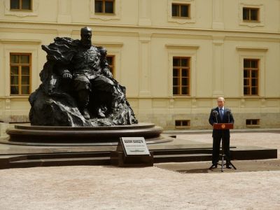 Владимир Путин открывает памятник Александру III в Гатчине, 5.06.21. Фото: t.me/lenobladminka