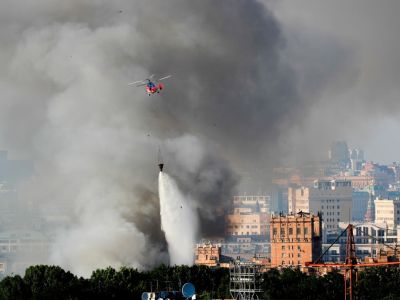 Пожар на складе пиротехники в Москве. Фото: Сергей Савостьянов / ТАСС