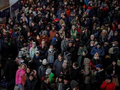 Киевляне ждут посадки на эвакуационный поезд во Львов. Фото: Gleb Garanich / Reuters